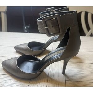 BCBGeneration Muted‎ Pewter Tumbled Leather Buckle Platform Shoes Pumps 7.5 M